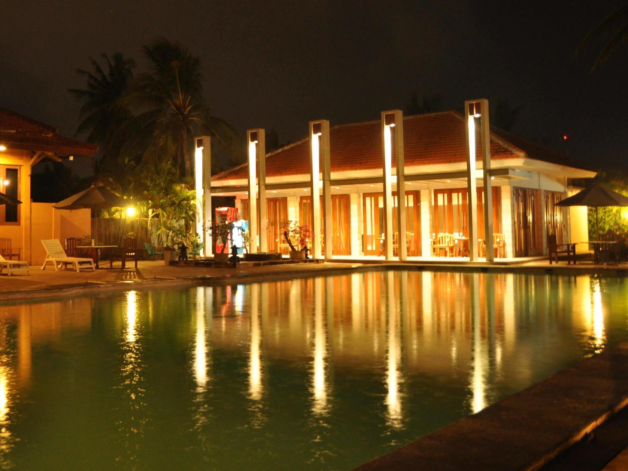 Hotel Mutiara Cilacap Kültér fotó